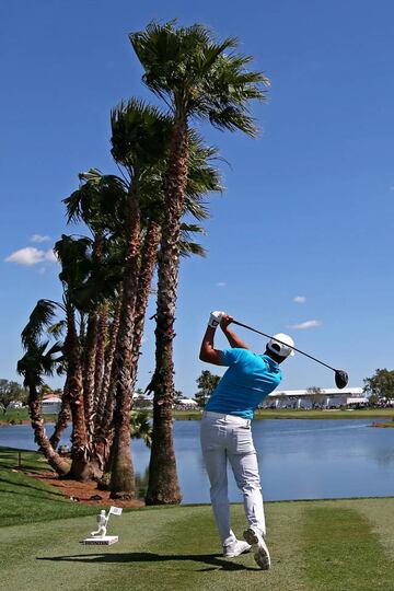 Rickie Fowler tees off on the 9th hole during the second round of the Honda Classic at PGA National.
