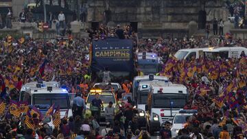 Celebración del título de LaLiga por el Barcelona con una rúa por la capital catalana.