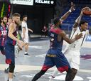 El Unicaja tira de orgullo para imponerse al Baskonia