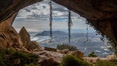 Cuevas con vistas al mar y fábricas de nostalgia. Una Alicante no tan conocida para descubrir este invierno
