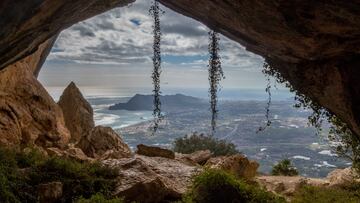 Cuevas con vistas al mar y fábricas de nostalgia. Una Alicante no tan conocida para descubrir este invierno 
