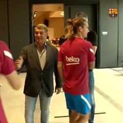 Joan Laporta despide a Collado y presencia el entrenamiento del Barça tras la victoria al Stuttgart