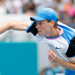 Sinner apunta al dos de Alcaraz frente al revivido Dimitrov
