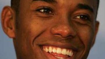 Robinho, dispuesto a perder dinero para forzar su salida del Santos