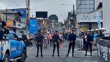 Un atleta de 53 años de edad falleció después de desplomarse al inicio del medio maratón de Cobán que se celebra en Guatemala.