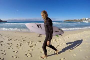 Un dispositivo integrado en las tablas de surf intenta evitar que muchas playas australianas queden desiertas debido a los continuos ataques de tiburones.