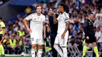 19/08/2025 PARTIDO PRIMERA DIVISION
REAL MADRID - OSASUNA
PAUSA HIDRATACION COOLING BREAK
XABI ALONSO EDER MILITAO ALVARO CARRERAS