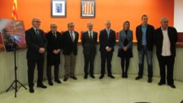 La plana mayor de los Ayuntamientos organizadores con Paco Blázquez