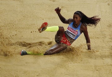 La colombiana Caterine Ibargüen obtuvo la medalla de plata en la final del Salto Triple del Mundial de Atletismo con un registro de 14.89 m, superada por la venezolana Yulimar Rojas quien registró 14.91 m. El podio lo cerró la kazaja Olga Rypakova con 14.77 m.