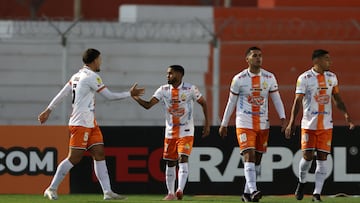 Futbol, Cobresal vs Universidad Catolica
Fecha 3, Liga de Primera 2026
El jugador de Cobresal Agustin Nadruz celebra su gol contra Universidad Catolica durante el partido de primera division disputado en el estadio El Cobre en El Salvador, Chile.
14/02/2025
Javier Torres/Photosport
Football, Cobresal vs Universidad Catolica
3rd turn, 2026 First division league
Cobresal`s player Agustin Nadruz celebrates his goal against Universidad Catolica during the first division match held at the El Cobre stadium in El Salvador, Chile.
14/02/2026
Javier Torres/Photosport