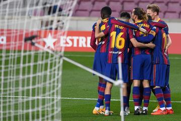 Los jugadores del Barcelona celebrando el gol 2-1
