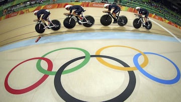 2016 Rio Olympics - Cycling Track - Women&#039;s Team Pursuit Semifinals - Rio Olympic Velodrome - Rio de Janeiro, Brazil - 13/08/2016. Kate Archibald (GBR) of Britain, Laura Trott (GBR) of Britain, Elinor Barker (GBR) of Britain and Joanna Rowsell (GBR) of Britain compete during heat 4.  REUTERS/Matthew Childs  FOR EDITORIAL USE ONLY. NOT FOR SALE FOR MARKETING OR ADVERTISING CAMPAIGNS.  