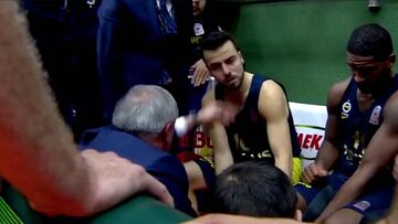 Cortocircuito de Obradovic: le da una bofetada a un jugador suyo