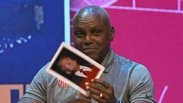 Carl Lewis sparks controversy: endorses Kamala Harris and mocks Trump on live TV!