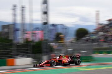 Carlos Sainz adelantó a Lando Norris tras una gran salida del piloto español.