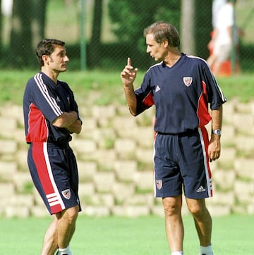 Nacido en Extremadura, pero formado futbolísticamente en el fútbol vasco, Ernesto Txingurri Valverde jugó en el Alavés, Sestao, Espanyol, Barcelona, Athletic y Mallorca entre 1982 y 1997, año en el que se retiró, y en el que comenzó su carrera como entrenador, dirigiendo en las categorías inferiores del Athletic. Sus buenos resultados le llevaron a ser el segundo de Txetxu Rojo en el banquillo del conjunto rojiblanco en la campaña 2000-2001…