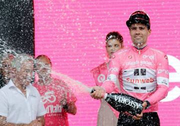 Tom Dumoulin empezó el Giro 2018 igual que acabó el Giro 2017: vestido de rosa.