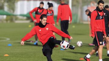 Escudero ser&aacute; titular en el lateral izquierdo del Sevilla