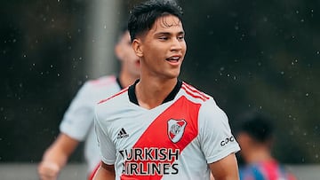 Flabi&aacute;n Londo&ntilde;o, delantero colombiano de River, sigue destac&aacute;ndose con la reserva del club. Tras hacer la pretemporada con Gallardo, lo elogi&oacute;.