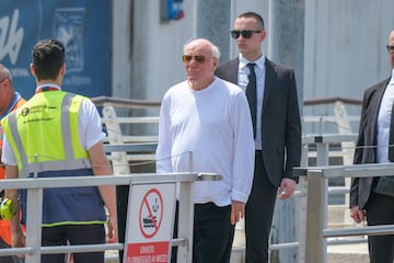 El productor de cine estadounidense Barry Diller llega al aeropuerto Marco Polo de Venecia antes de la boda de Jeff Bezos.