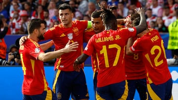 Los jugadores de España celebran la victroria ante Croacia.