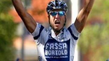 <b>TRABAJO DE EQUIPO.</B> El italiano ganó, pero, una vez más, contó con el apoyo de todos sus compañeros.