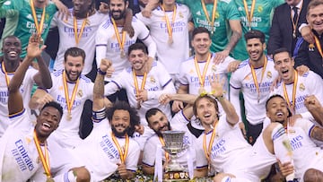 Los jugadores del Real Madrid celebran la Supercopa de España conquistada la temporada pasada en Yeda (Arabia Saudí).