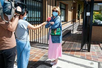 Mila Ximenez atendió a los medios saliendo del restaurante.