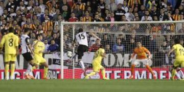 1-0. Javi Fuego anota el primer tanto.