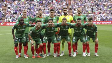 Alineación del Alavés frente al Valladolid.
