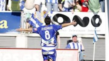 <b>SALVADOR.</b> Hidalgo marcó los dos goles del Málaga en la victoria que vale el ascenso.