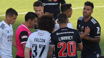 Futbol, Colo Colo vs Universidad de Chile
Trigesima primera fecha, campeonato nacional 2020.
Accion durante el partido de futbol de primera division realizado en el estadio Monumental de Santiago, Chile.
17/01/2020
Dragomir Yankovic/Photosport
Football, Colo Colo vs Universidad de Chile
31th date, 2020 National Championship.
Action during the first division football match held at the Monumental stadium in Santiago, Chile.
17/01/2020
Dragomir Yankovic/Photosport