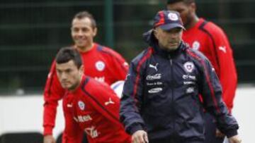 Jorge Sampaoli siempre ha destacado el aporte de Charles Ar&aacute;nguiz en sus equipos.