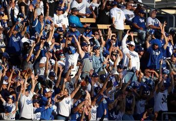 El ambiente eléctrico de 60 mil personas encendieron Dodger Stadium.