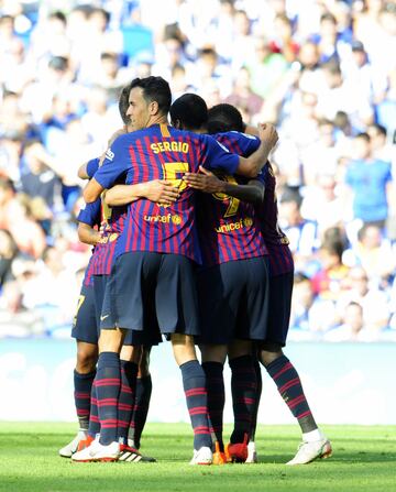 Los jugadores del Barcelona celebrando el gol 1-2 de Dembélé