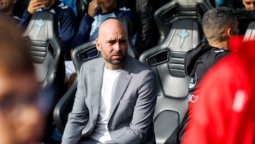 Claudio Giráldez, entrenador del Celta, en los prolegómenos del partido contra el Valencia en Balaídos.