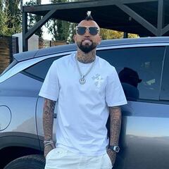 El nuevo auto que maneja Arturo Vidal en su vuelta a Chile: cuánto millones cuesta y qué modelo es