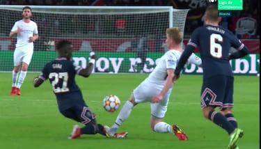 Amarilla a De Bruyne tras entrada temeraria: "Son dos rojas"