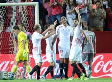 Steven N'Zonzi celebra el segundo gol del equipo andaluz, durante el encuentro correspondiente a la sexta jornada de primera división.