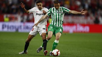 Joaqu&iacute;n, con Navas durante el derbi. 
 
 