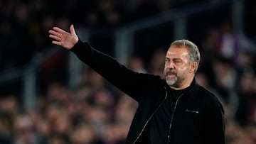 El entrenador del Barcelona, Hansi Flick, durante el partido de la Liga de Campeones que FC Barcelona y Eintracht Fráncfort disputan este martes en el Camp Nou.