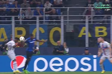 La pol¨¦mica: posible penalti de Eric y Dumfries, gol anulado a Pedri, roja perdonada a ?alhanoglu...