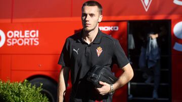 24-10-24. JONATHAN DUBASIN, LLEGANDO A LA CONCENTRACIÓN DEL SPORTING.