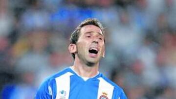 <b>EL LAMENTO. </b>Raúl Tamudo se lamenta de una ocasión fallada ante el Real Madrid.