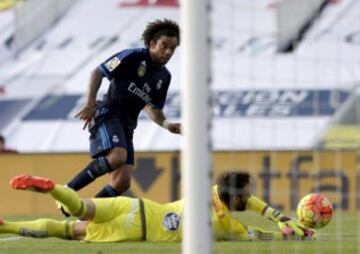 Marcelo supera Sergio Álvarez y consigue el tercer gol.