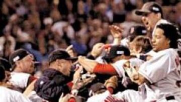 <b>CAMPEONES. </b>Los Red Sox rompieron su maldición y su triunfo puso el final feliz de 'Ferver Pitch'.