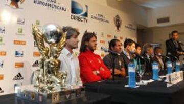 Demichelis, junto a Simeone, durante la rueda de prensa de Buenos Aires.