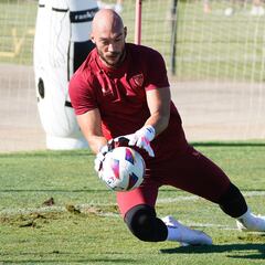 Dmitrovic: “Bono y yo queremos jugar lo máximo y es complicado”
