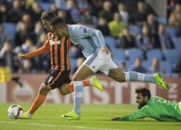 Marlos con el balón antes del rechace que supuso el 0-1 de Blanco. 