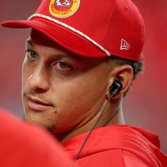 How many teams in professional sports have had a three-peat?